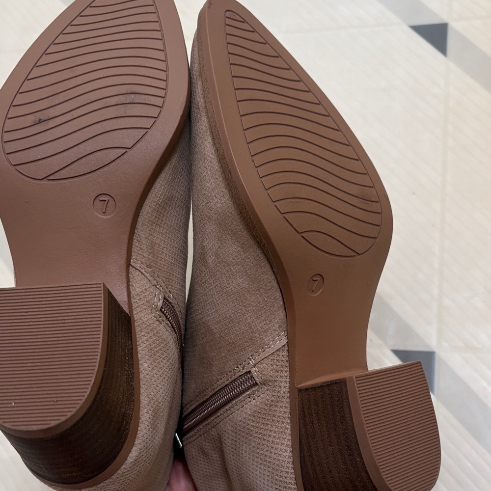 Michael by Michael Shannon.  Elegant Tan Ankle Boots, size 7. New! NWT - Picture 4 of 10
